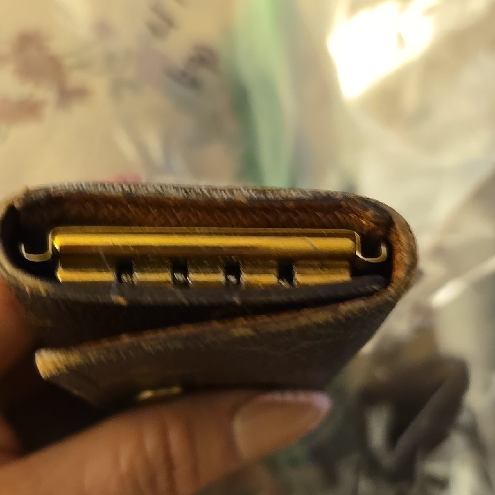 Louis Vuitton Monogram Key Holder - Picture 5 of 13